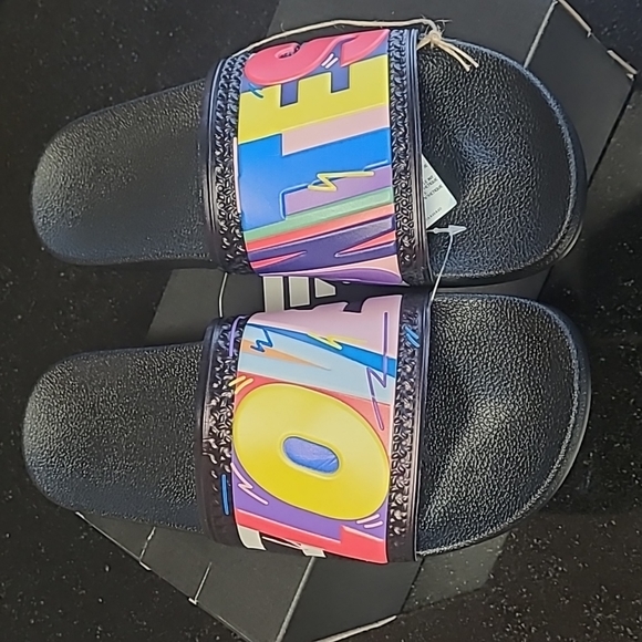 Adidas Pride Slide - Picture 1 of 8